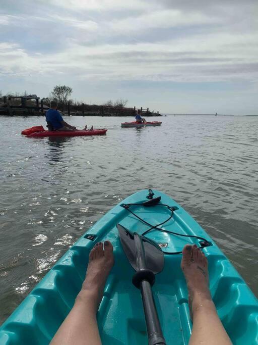 Вилла 4 Free Kayaks For Use & Short Drive To The Beach! Bolivar Peninsula Экстерьер фото