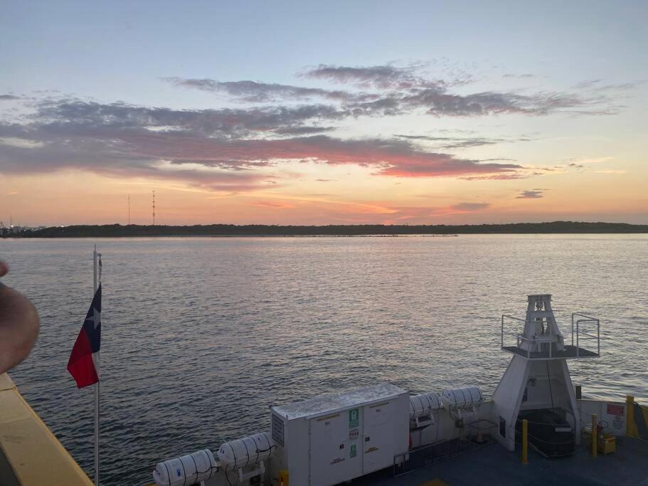 Вилла 4 Free Kayaks For Use & Short Drive To The Beach! Bolivar Peninsula Экстерьер фото